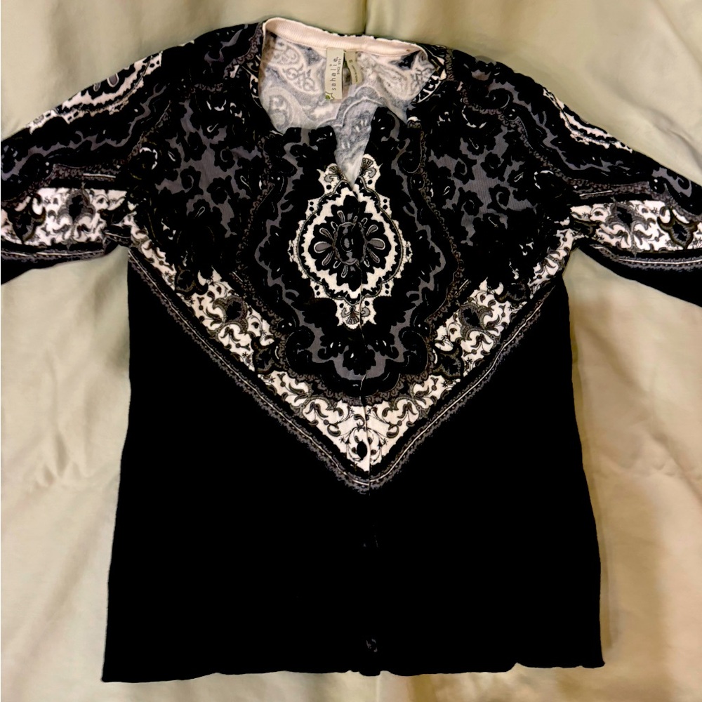 Sahalie lightweight sweater with mandala-like print, size M